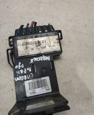Citroen Berlingo Fuse module 66652X 9812078180