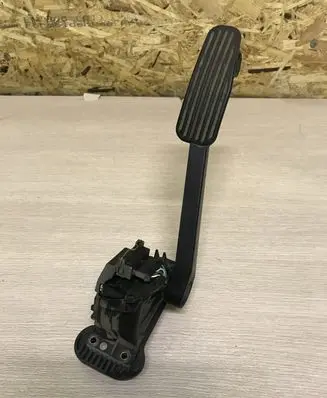 Volvo S80 Accelerator throttle pedal 3524405