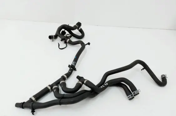 Volvo XC40 Engine coolant pipe/hose 32339364
