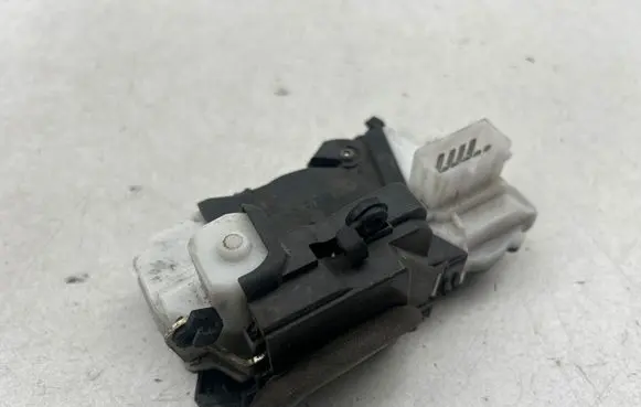 Peugeot 607 Front door lock PPT20 HPT20