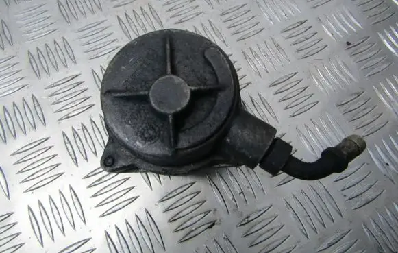 Peugeot 405 Vacuum pump 174449te