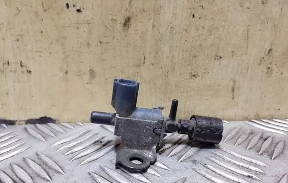 Toyota Avensis T220 Vacuum valve 9091012219