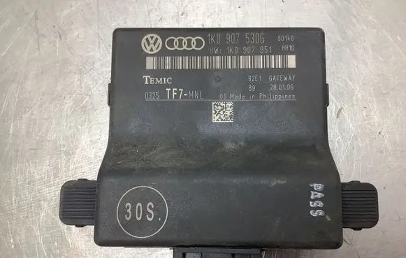 Audi A3 S3 8P Gateway control module 1K0907530G 0325 1K0907951
