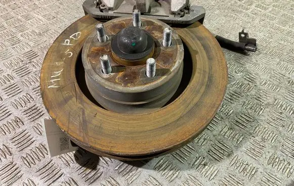 Ford Mustang VI Front wheel hub