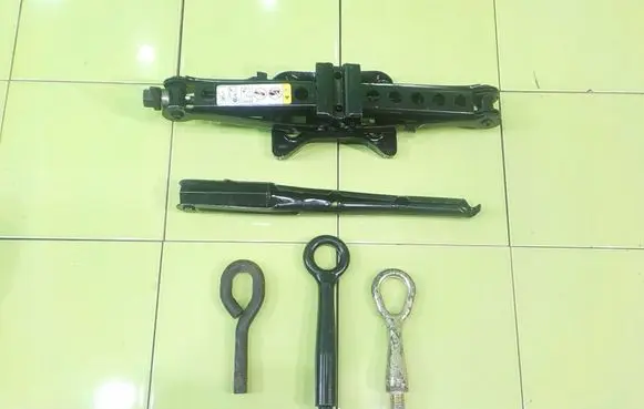 Jeep Compass Other interior part 05105920AD NAPRAWCZY