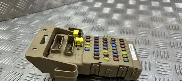 Subaru Legacy Fuse module 82201AJ000