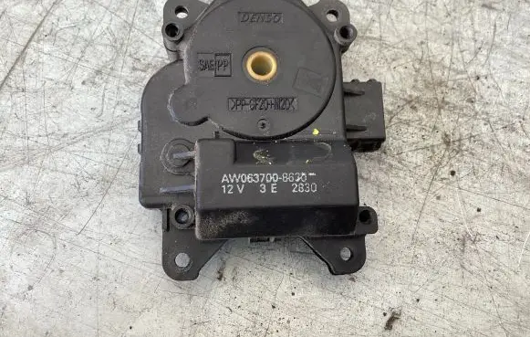 Cadillac CTS Air flap motor/actuator AW0637008630