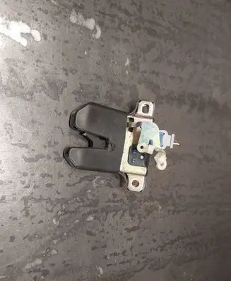 Audi A6 S6 C5 4B Tailgate/trunk/boot lock/catch/latch 4B5827505D
