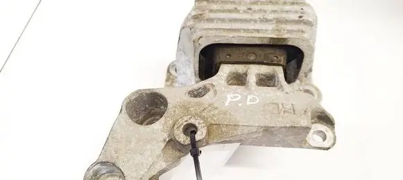 Renault Fluence Engine mount bracket 