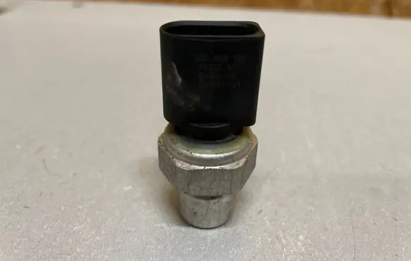 Volkswagen PASSAT B8 Air conditioning (A/C) pressure sensor 5Q0959126