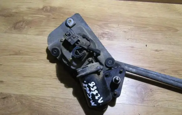 Mitsubishi Colt Wiper motor