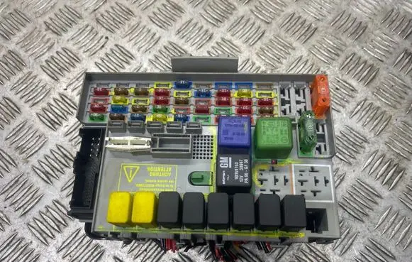 Opel Astra G Fuse box set 24431677 24412497