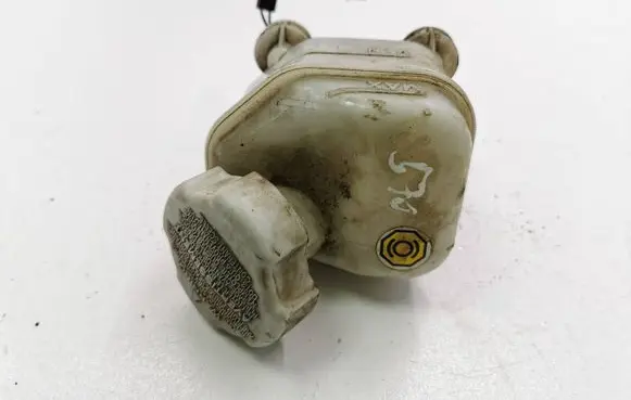 Brake fluid reservoir