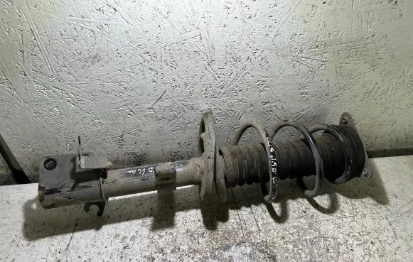 Renault Clio IV Front shock absorber/damper