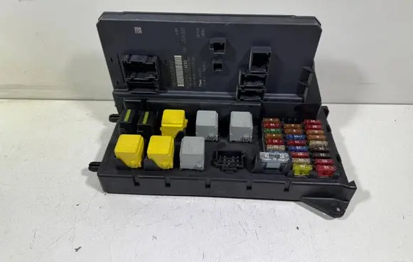 Mercedes-Benz Sprinter W906 Fuse module A9069006303 A9069017501 A9069024301