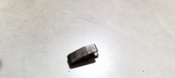 Chrysler 300 - 300C Fuel Injector clamp holder