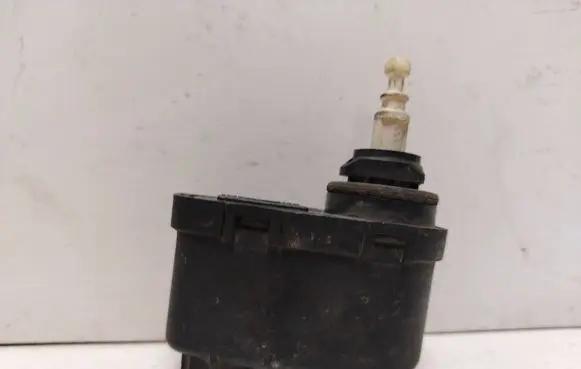 Volkswagen Golf III Headlight level adjustment motor 1H0941295 00437547