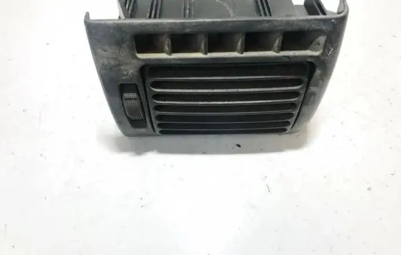 Volkswagen PASSAT B4 Dash center air vent grill 3a1819984 ww0