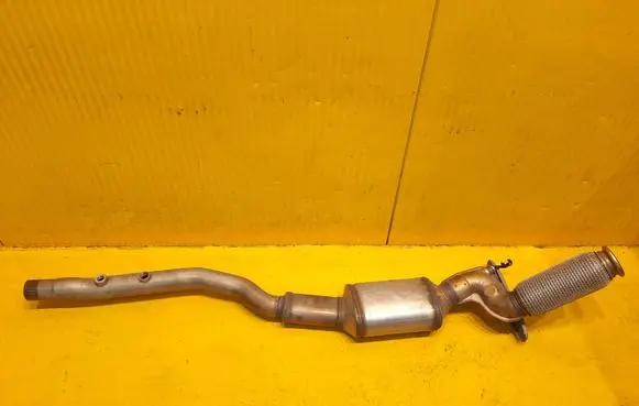Volkswagen Tiguan Front muffler/silencer 05L131701S