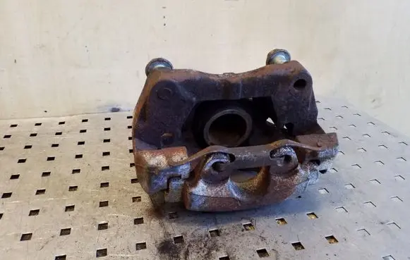 Volkswagen Touareg I Front brake caliper 7L6105D