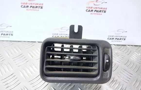 Nissan Primera Dashboard side air vent grill/cover trim 687612F000