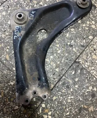 Peugeot 207 Front lower control arm/wishbone