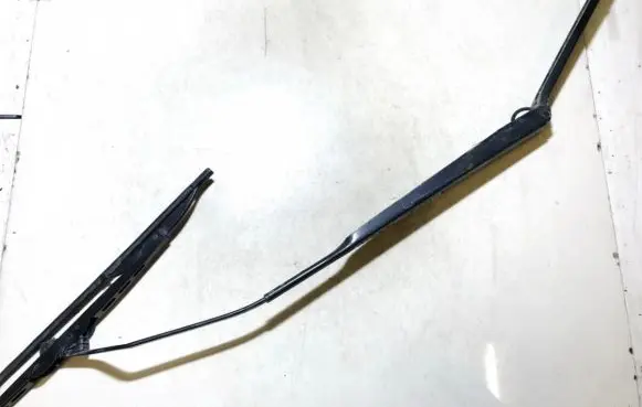 Nissan X-Trail T30 Front wiper blade arm