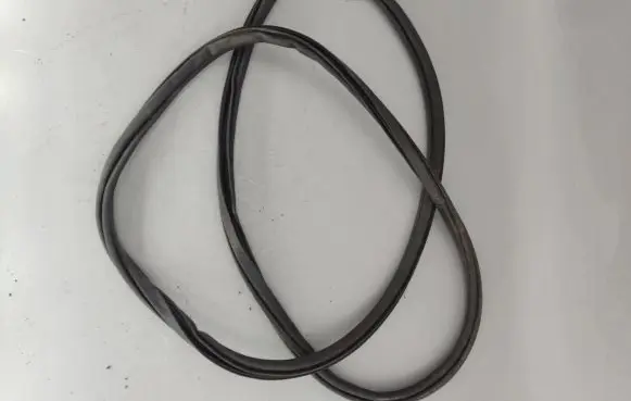 Volvo XC90 Front door rubber seal 31457673