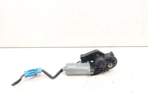 Mercedes-Benz ML W164 Seat adjustment motor 0390203206