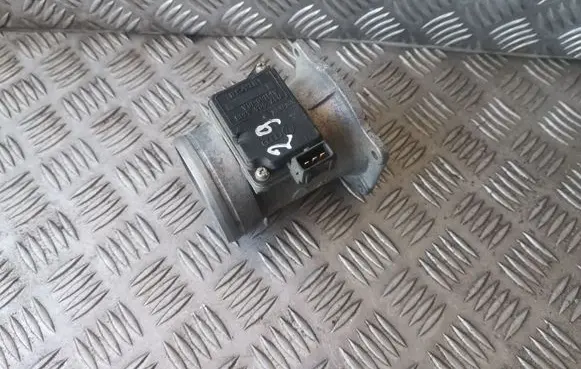Audi A4 S4 B5 8D Mass air flow meter 037906461B AFH6010A