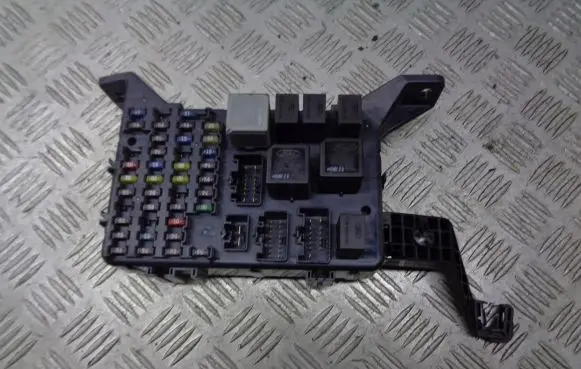 Ford Mondeo Mk III High voltage junction box 1S7T-14A073-AE