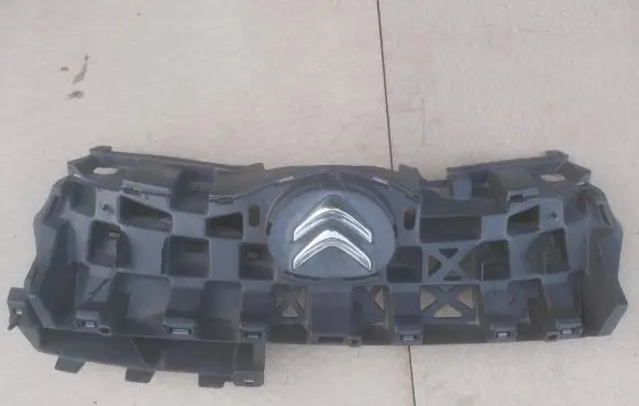 Citroen C1 Front bumper upper radiator grill 526170H010 3200201161 A61257000100