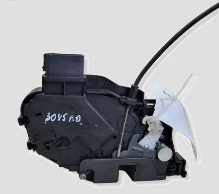 Volvo C70 Front door lock 30753662 A048069