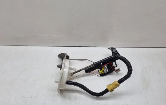 BMW 5 E60 E61 Fuel level sensor 6765849