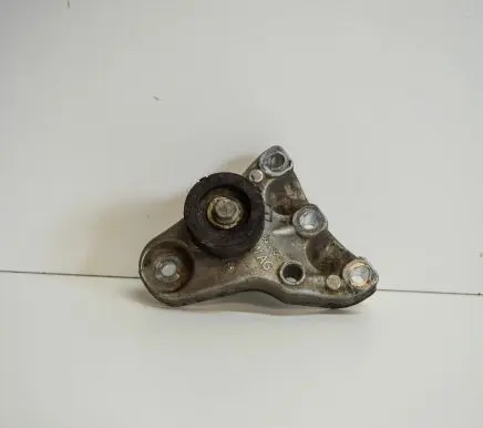 Gearbox mounting bracket