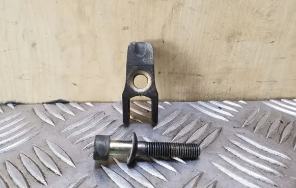 Volkswagen Multivan T4 Fuel Injector clamp holder
