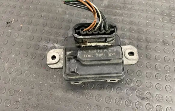 Mercedes-Benz SL R129 Coolant fan relay A0165459632