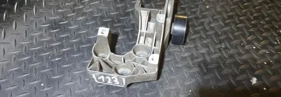 Opel Mokka Generator/alternator bracket 552805357
