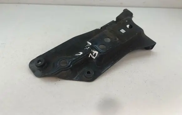Audi A3 S3 8P Fender mounting bracket 8P0821136A