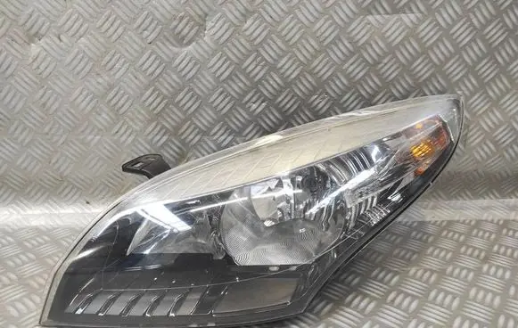 Renault Megane III Headlight/headlamp 260601778R