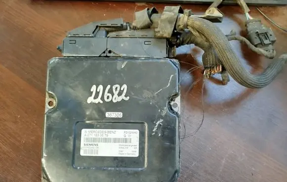 Mercedes-Benz C W203 Engine control unit/module a2711533579