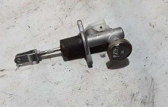 Nissan Pathfinder R51 Clutch master cylinder 306105X01B