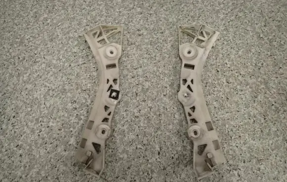 Mazda 3 I Front bumper mounting bracket