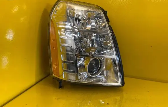 Cadillac Escalade Headlight/headlamp 15871597