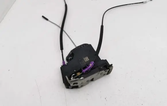 Opel Insignia B Front door lock 13597527