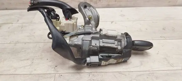 Toyota Corolla Verso E121 Ignition lock 45020336 8978313010 2039C