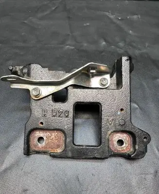 Toyota Hilux (AN120, AN130) Engine mounting bracket 9401