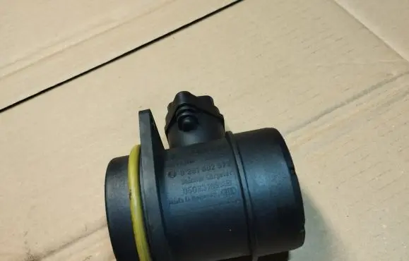 Chrysler PT Cruiser Mass air flow meter 0281002572