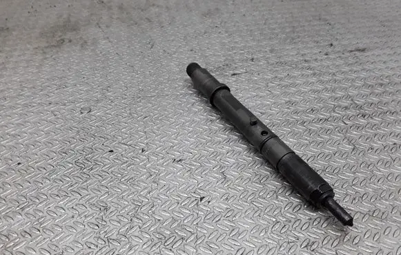Audi A6 S6 C5 4B Fuel injector 059130201A