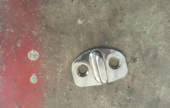 Audi A4 S4 B7 8E 8H Front door lock loop/hook striker 8e0837033